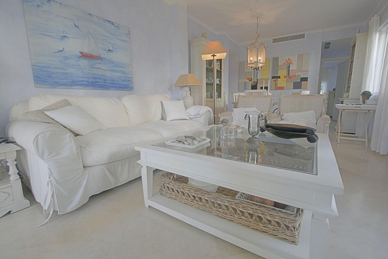 3 bedroom beachside apartment 10 km from Marbella